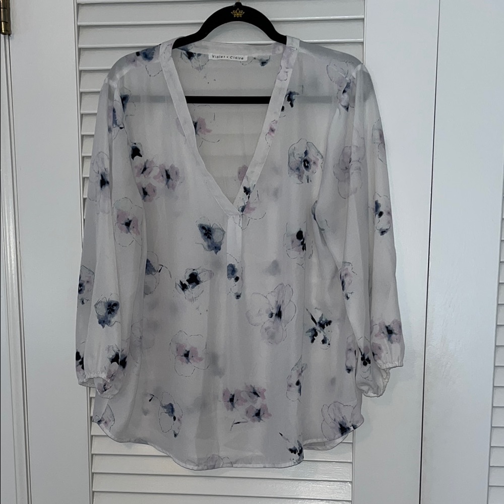 Violet + Claire White and Gray 3/4 Sleeve Relaxed Blouse